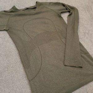 Long sleeve lululemon tops